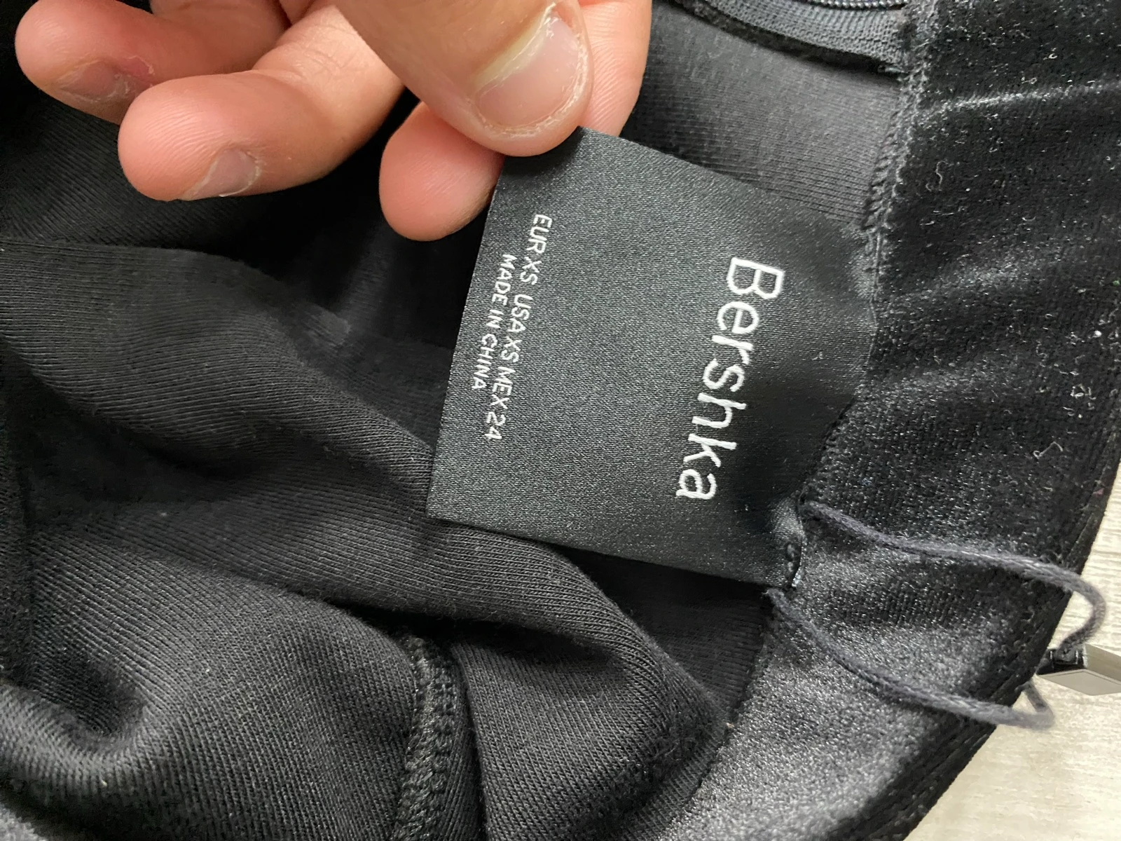 Minissaia Bershka de Veludo com Bainha Assimétrica Brilante – photo 3